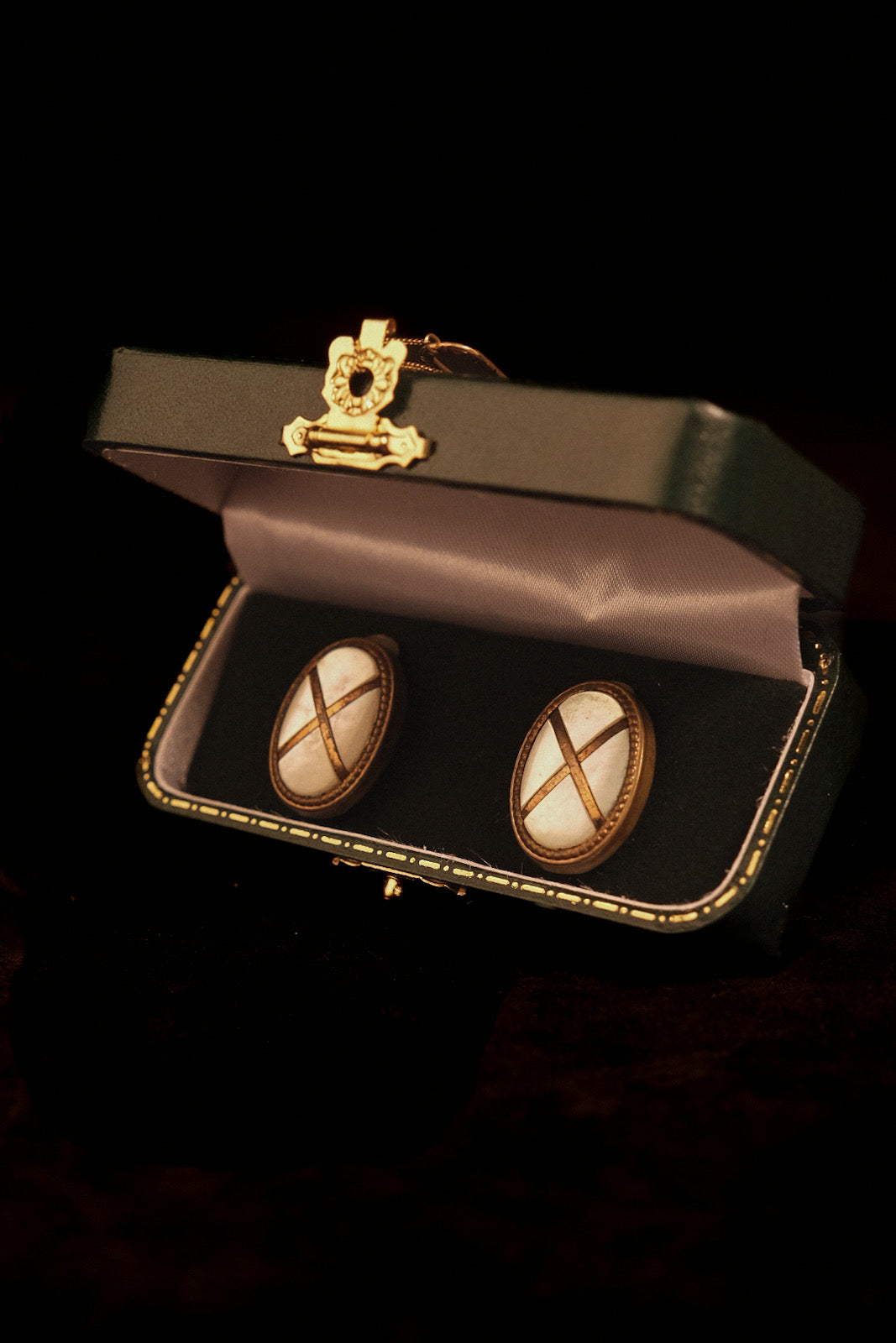 ca 1880 Cufflinks With Mother Of Pearl Face And Cross Clasp Backs