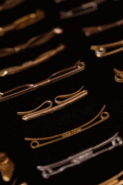 Circa 1890s Gold-Front Hand-Etched Hidden Spring Collar Bar